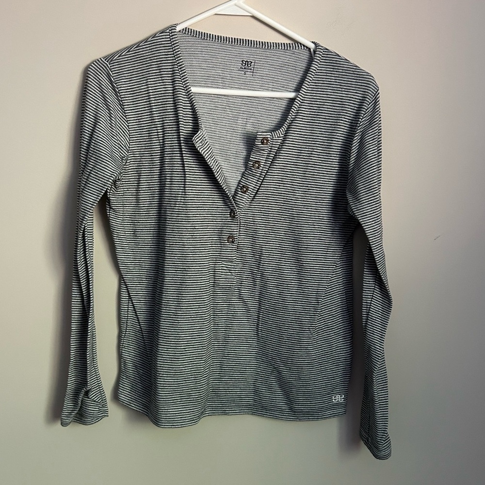 Albion Fit Long Sleeve Grey and White Micro Stripe Shirt Size Small